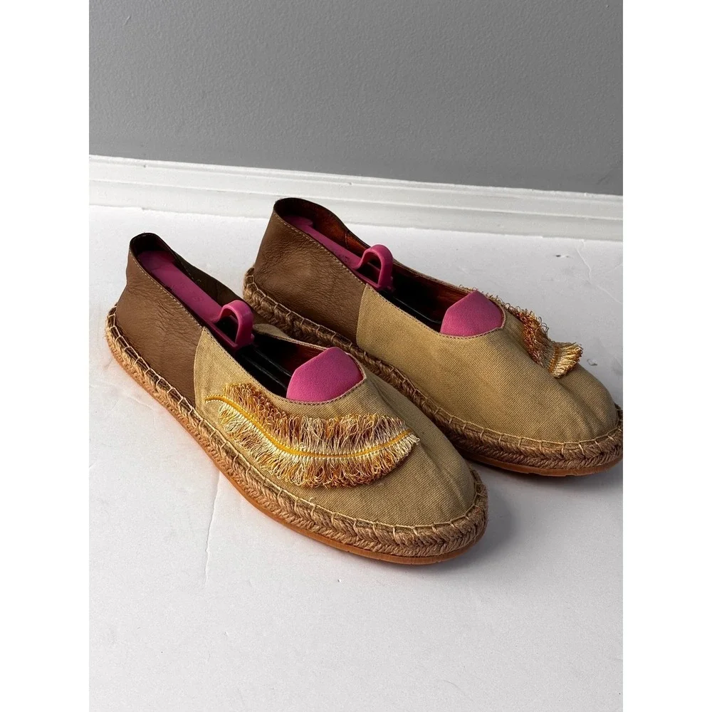 Silvia Cobos Espadrille Flats Women's Size 7 Beige‎ Leather Trimmed Feather